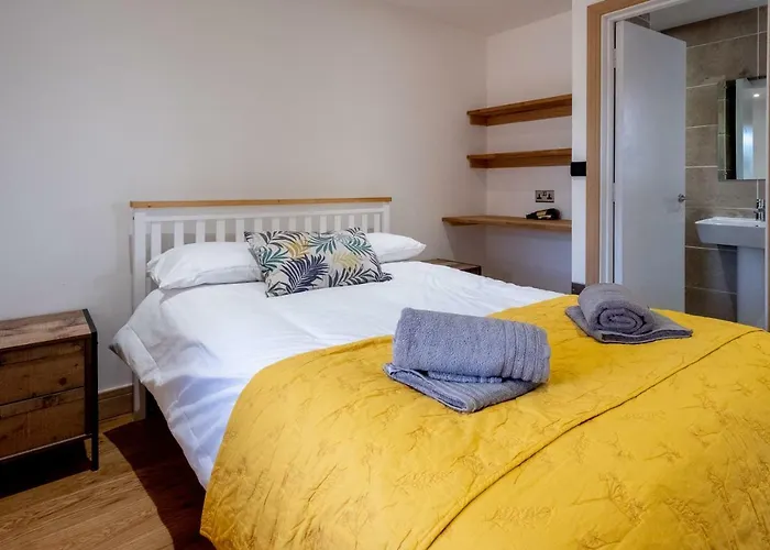 Oak - Three Tuns Apartments, Pettistree, Wickham Market - By Aldeburgh Coastal Cottages