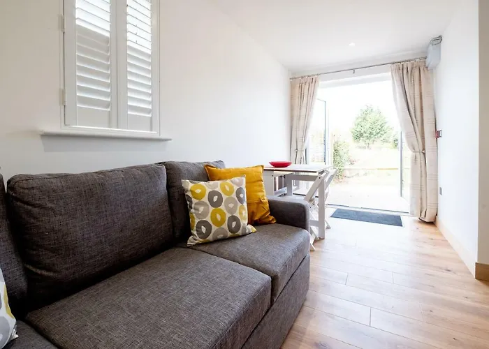 Oak - Three Tuns Apartments, Pettistree, Wickham Market - By Aldeburgh Coastal Cottages