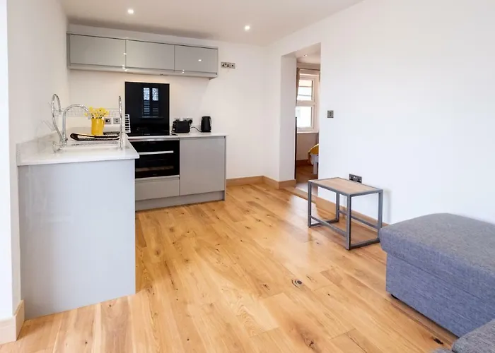 Oak - Three Tuns Apartments, Pettistree, Wickham Market - By Aldeburgh Coastal Cottages